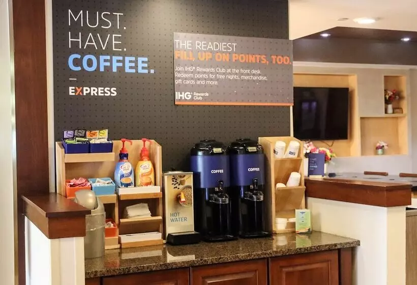 Hotelli Holiday Inn Express Cedar Rapids   Collins Road, An Ihg