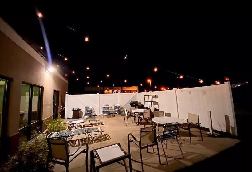 Hotelli Holiday Inn Express Cedar Rapids   Collins Road, An Ihg