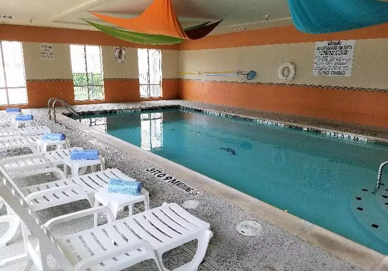 Hotel Holiday Inn Express & Suites Dallas East   Fair Park, An Ihg