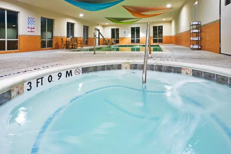 Hotel Holiday Inn Express & Suites Dallas East   Fair Park, An Ihg