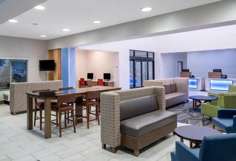 Hotel Holiday Inn Express & Suites Dallas East   Fair Park, An Ihg