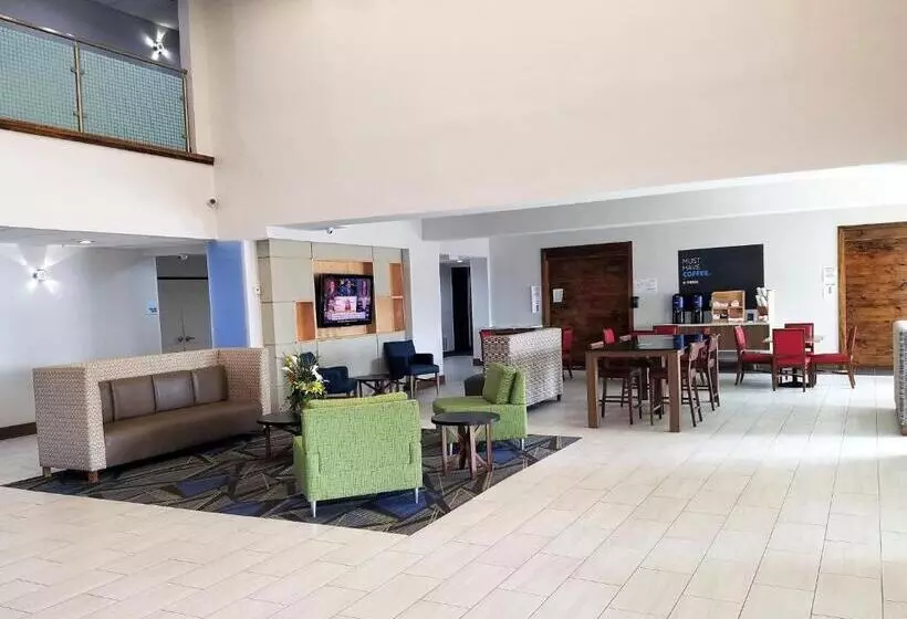 Hotel Holiday Inn Express & Suites Dallas East   Fair Park, An Ihg