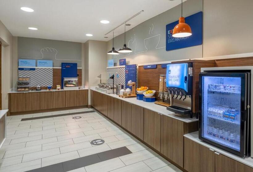 בית מלון כפרי Holiday Inn Express & Suites Dallas East   Fair Park, An Ihg