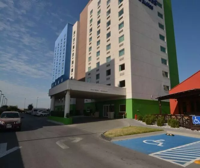 فندق Holiday Inn Express & Suites Monterrey Aeropuerto, An Ihg