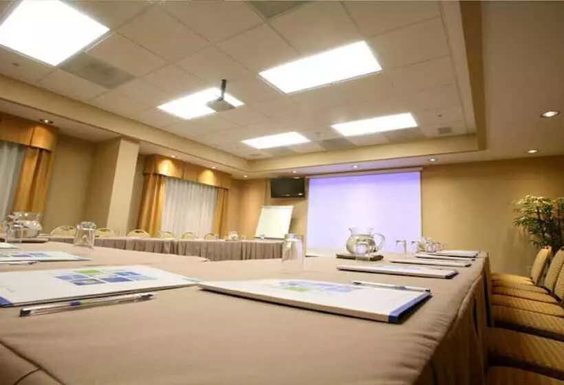 فندق Holiday Inn Express & Suites Monterrey Aeropuerto, An Ihg