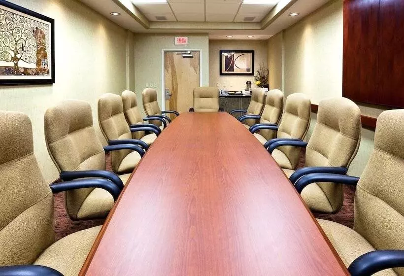 فندق Holiday Inn Express & Suites Monterrey Aeropuerto, An Ihg