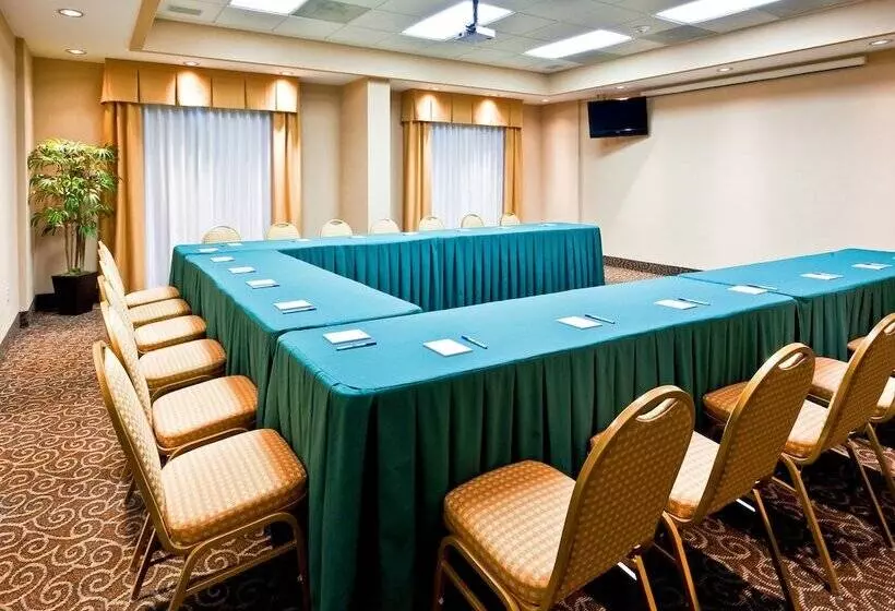 فندق Holiday Inn Express & Suites Monterrey Aeropuerto, An Ihg