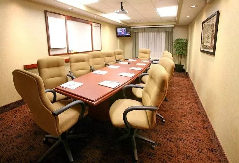 فندق Holiday Inn Express & Suites Monterrey Aeropuerto, An Ihg