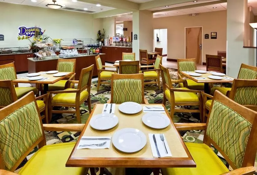 فندق Holiday Inn Express & Suites Monterrey Aeropuerto, An Ihg