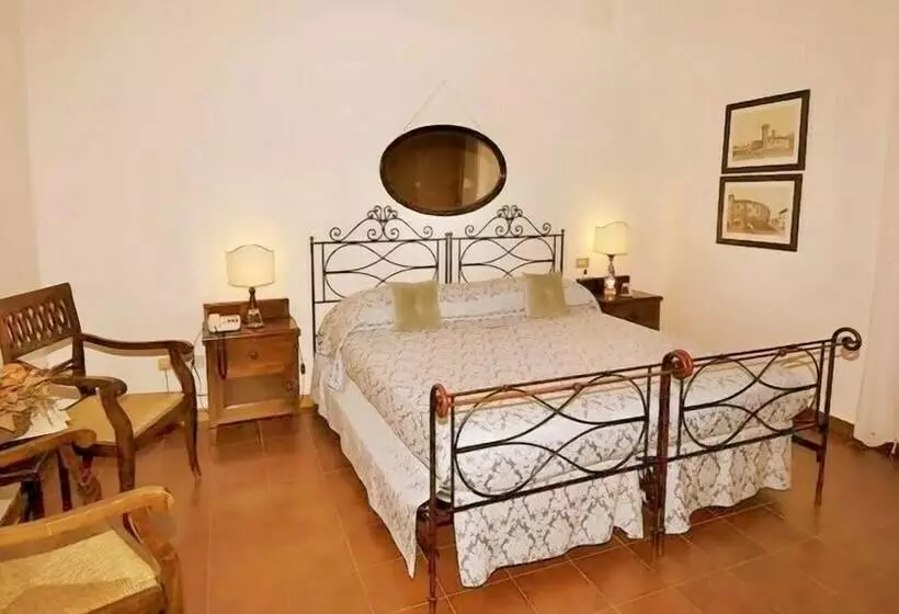 Отель Montelucci Country Resort & Agriturismo Di Charme