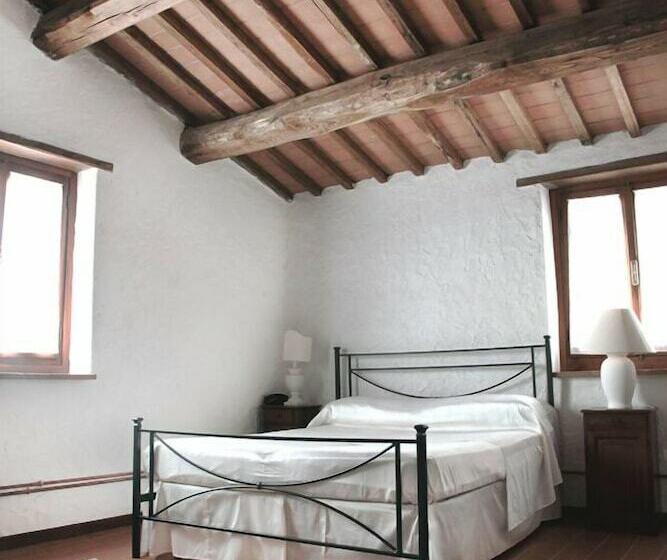 Отель Montelucci Country Resort & Agriturismo Di Charme