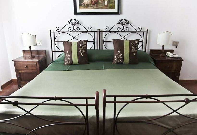 Отель Montelucci Country Resort & Agriturismo Di Charme