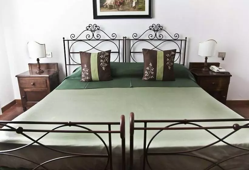 Отель Montelucci Country Resort & Agriturismo Di Charme