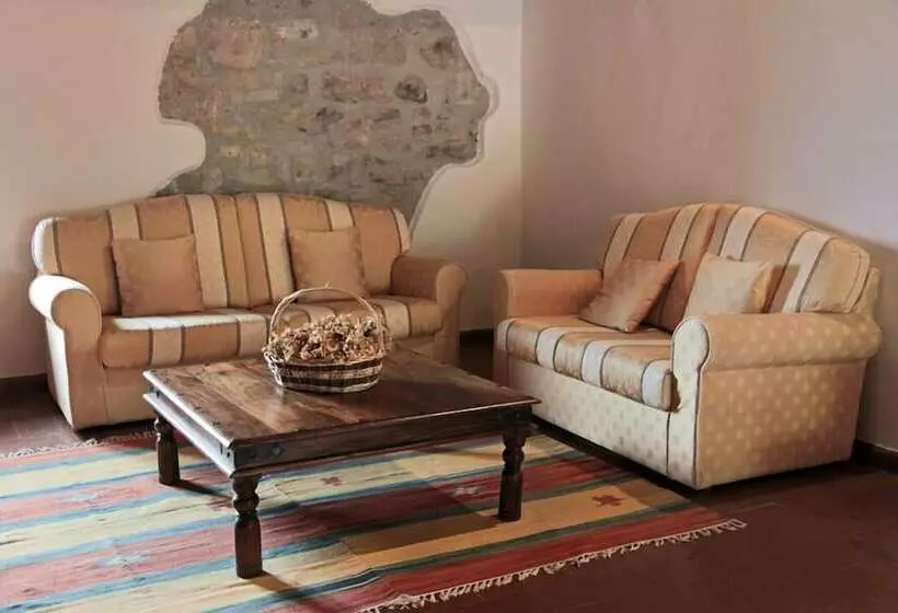 Отель Montelucci Country Resort & Agriturismo Di Charme