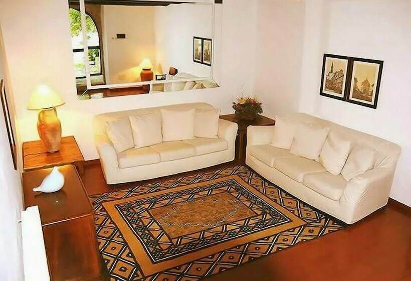 Отель Montelucci Country Resort & Agriturismo Di Charme