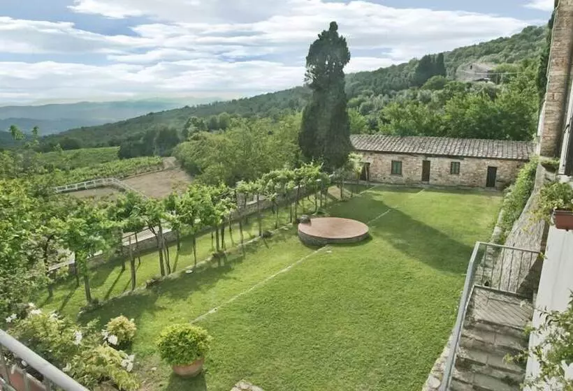 Отель Montelucci Country Resort & Agriturismo Di Charme