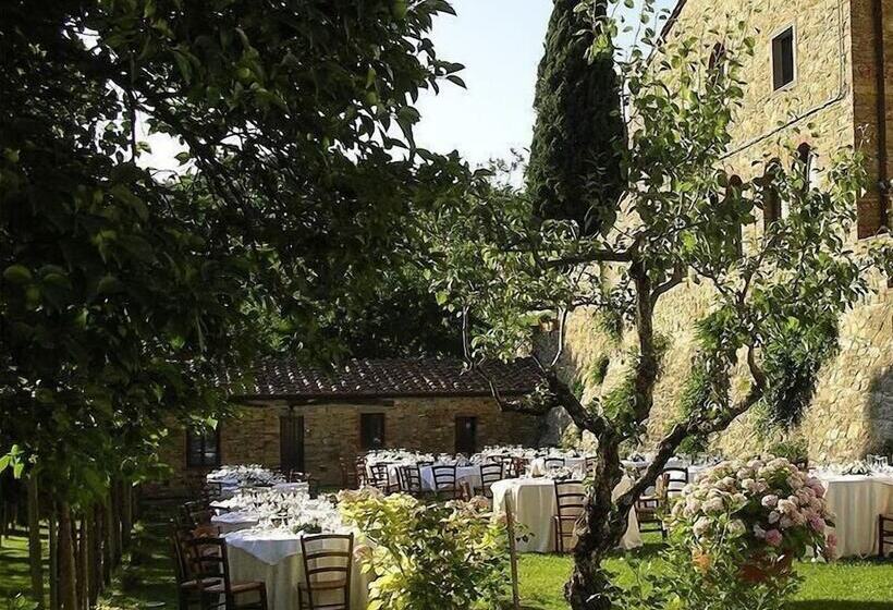 Отель Montelucci Country Resort & Agriturismo Di Charme