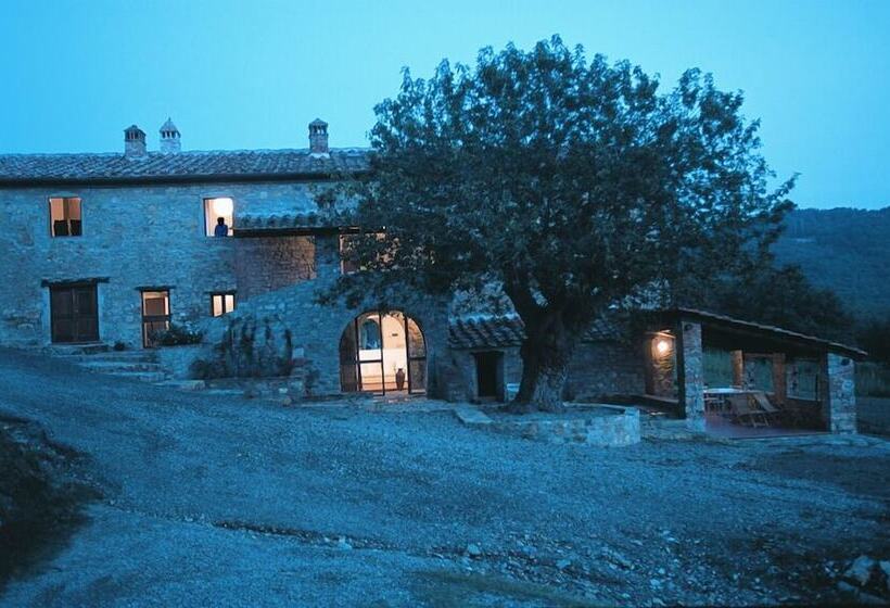 Отель Montelucci Country Resort & Agriturismo Di Charme