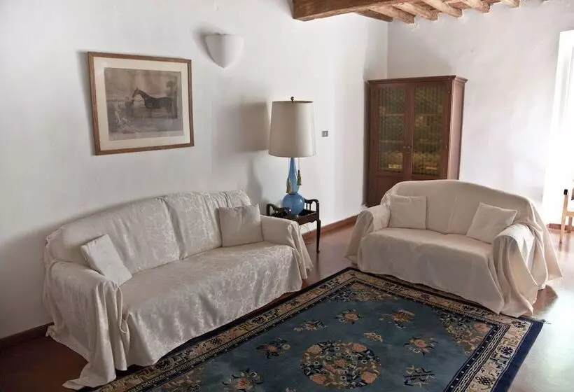 Отель Montelucci Country Resort & Agriturismo Di Charme