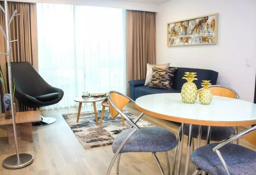 Отель Novelty Suites