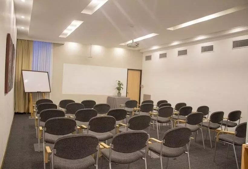 Отель Novelty Suites