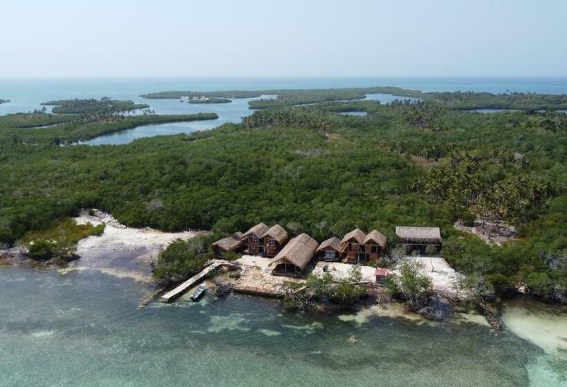 Santa Lova Eco Hostel Isla Tintipan