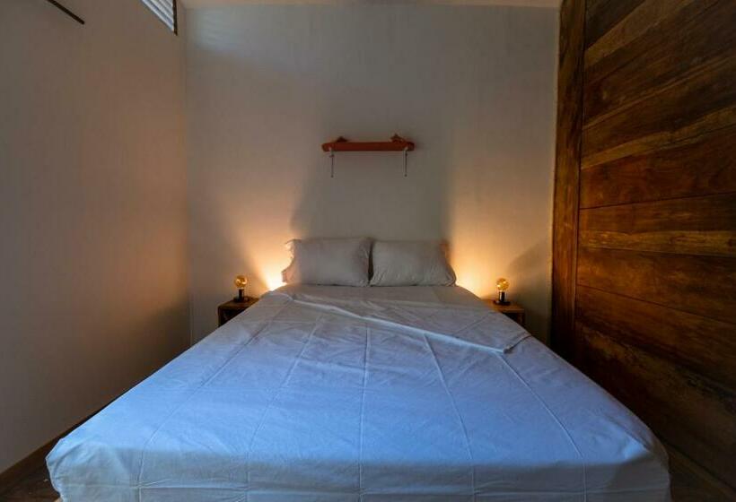 Santa Lova Eco Hostel Isla Tintipan