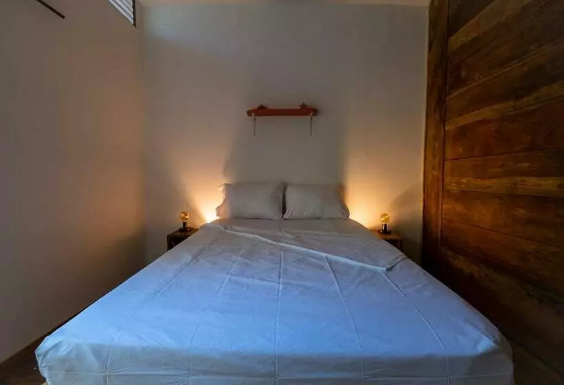 Santa Lova Eco Hostel Isla Tintipan