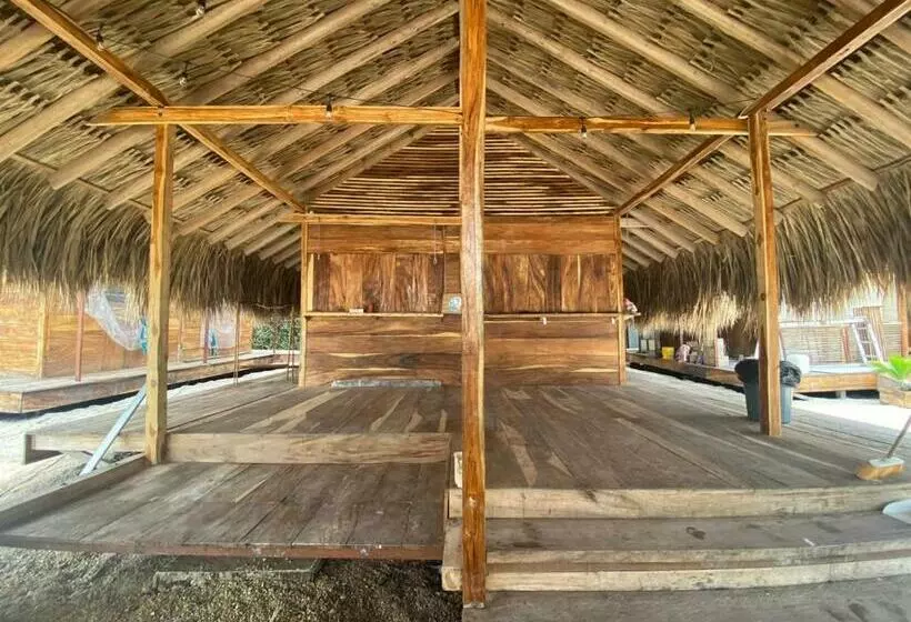 Santa Lova Eco Hostel Isla Tintipan