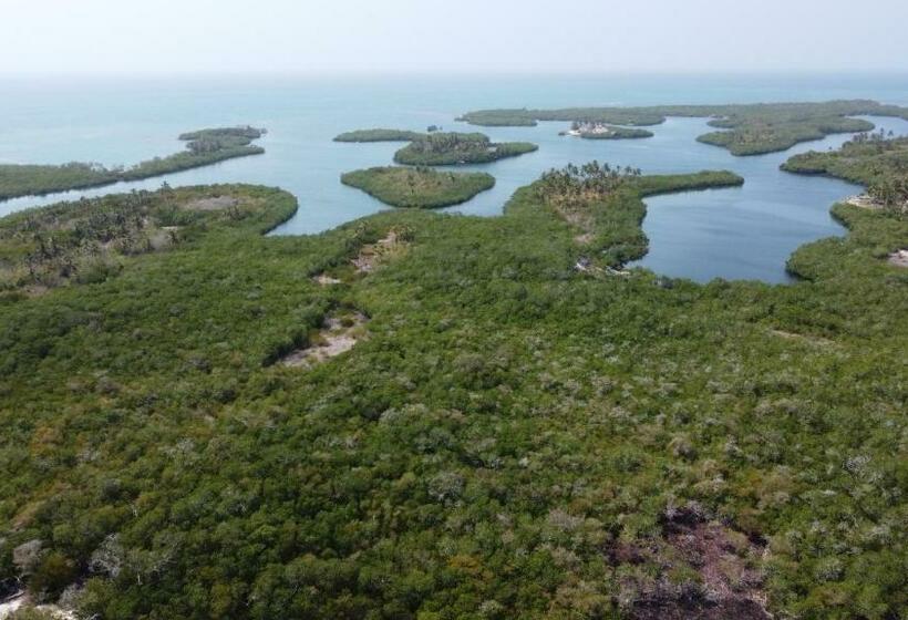 Santa Lova Eco Hostel Isla Tintipan