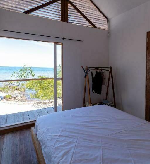 Santa Lova Eco Hostel Isla Tintipan