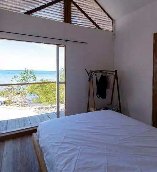 Santa Lova Eco Hostel Isla Tintipan