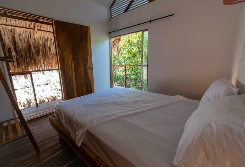 Santa Lova Eco Hostel Isla Tintipan