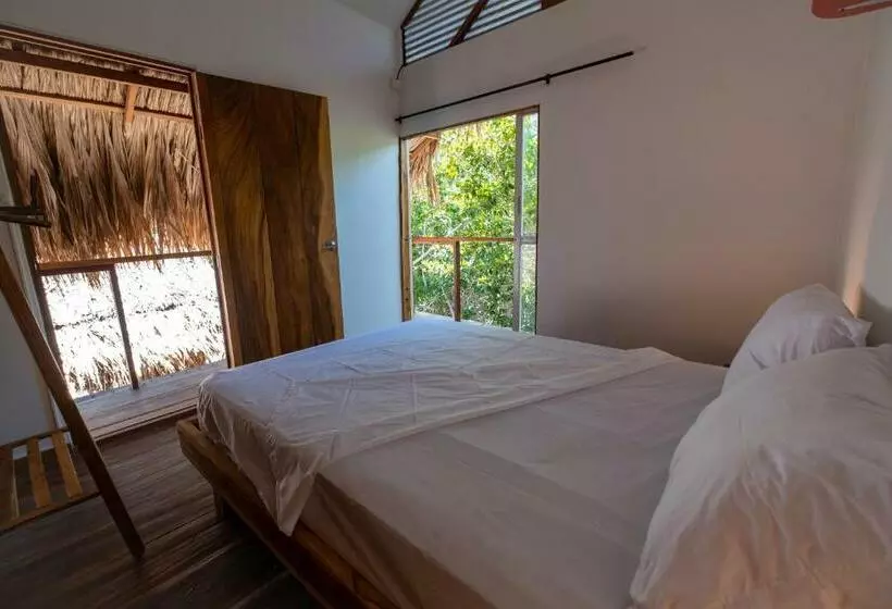 Santa Lova Eco Hostel Isla Tintipan