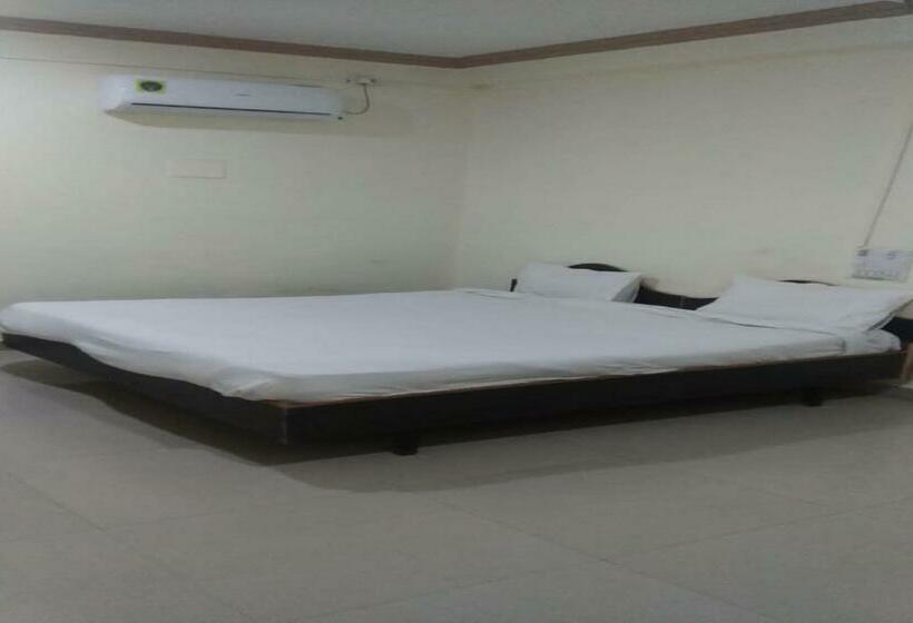 ホテル Pop 83024 Shivrudra Executive