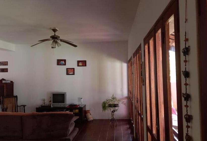 Ubatuba Surf Hostel, Apenas A 60 Metros Da Praia Da Lagoinha!