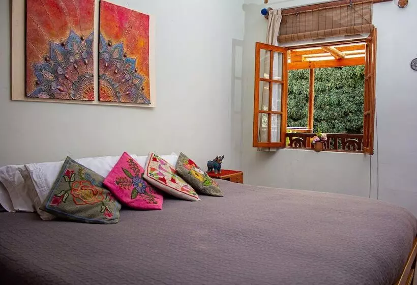 تختخواب و صبحانه Casa Panqarani