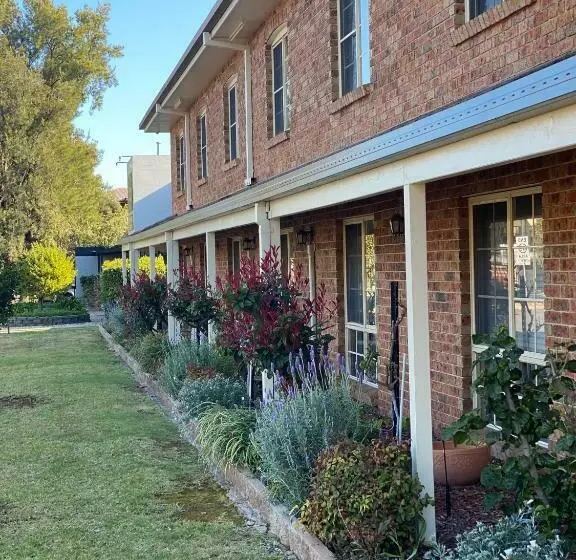 ホテル All Settlers Motor Inn Parkes