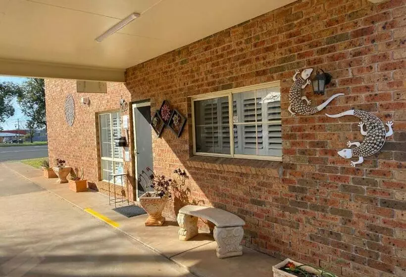 ホテル All Settlers Motor Inn Parkes