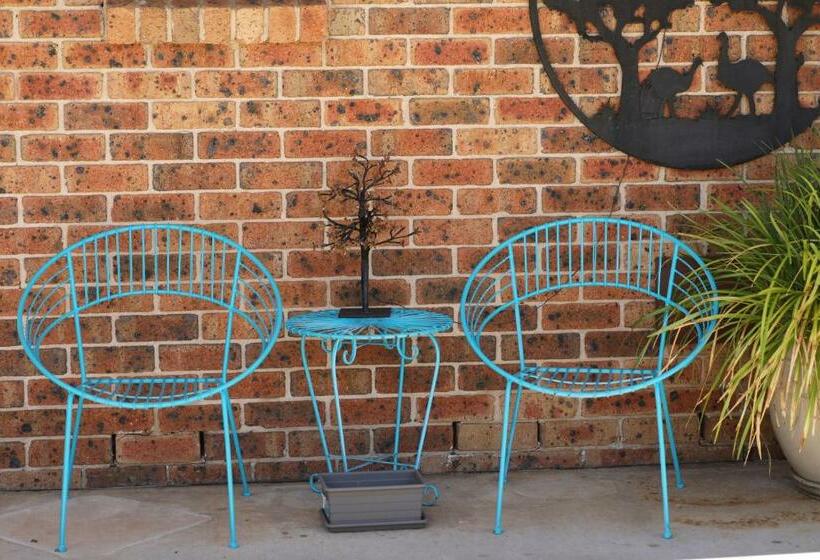 Отель All Settlers Motor Inn Parkes