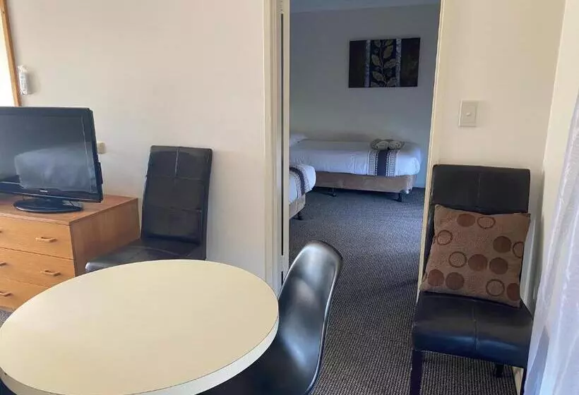 ホテル All Settlers Motor Inn Parkes