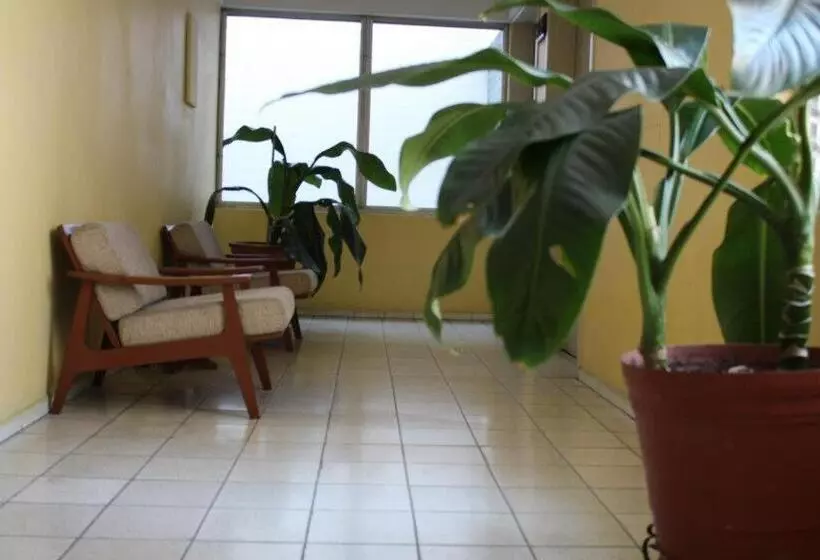 هتل Dinastía Colima