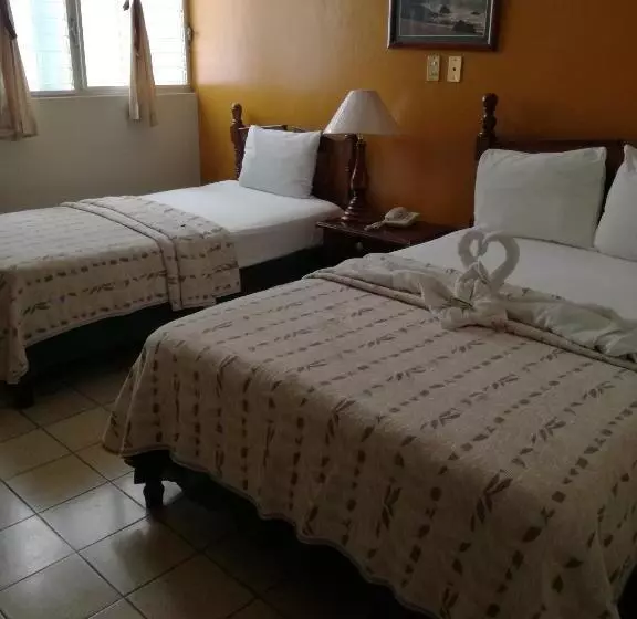 هتل Dinastía Colima