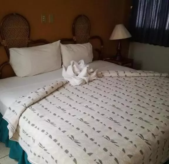 هتل Dinastía Colima