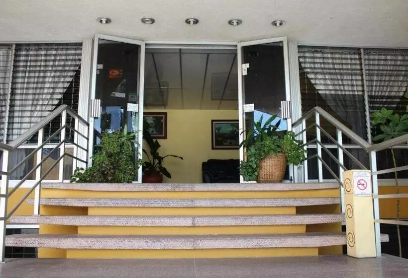 هتل Dinastía Colima