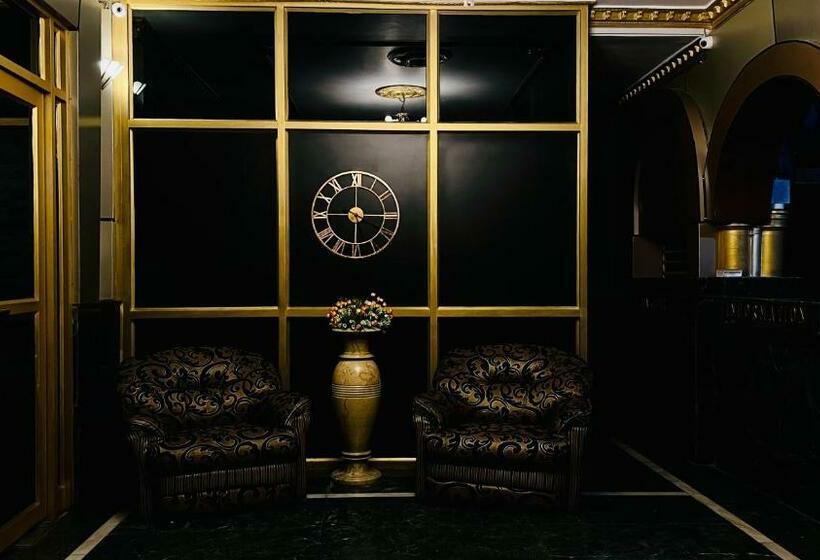 Отель International