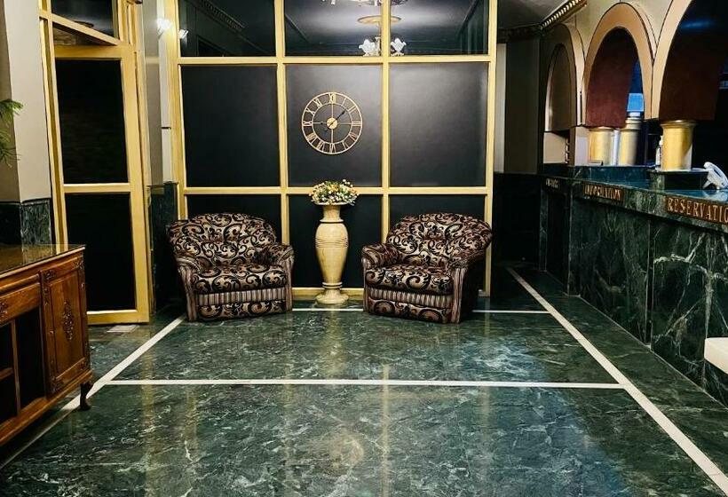 Отель International