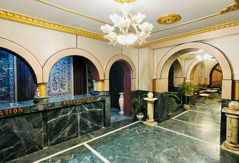 Отель International