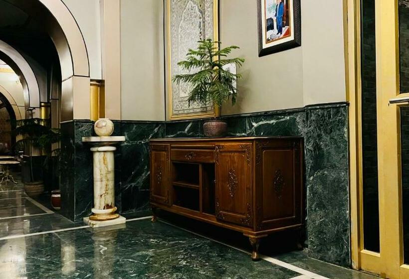 Отель International