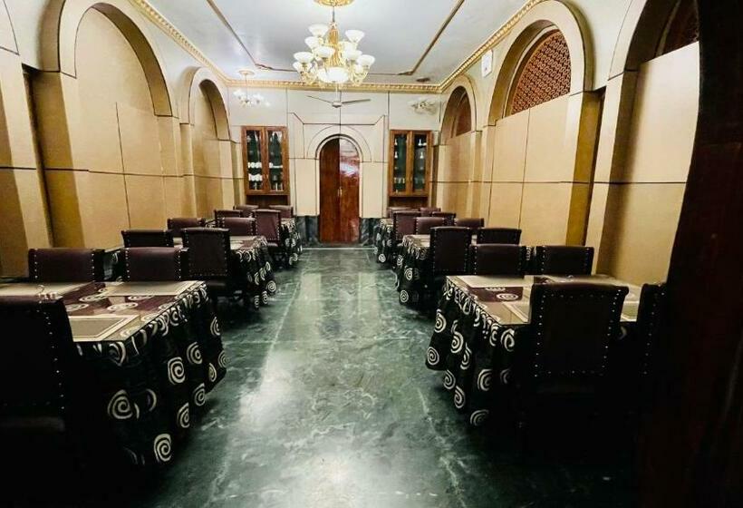 Отель International